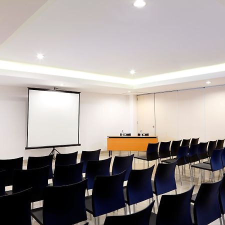 Amaris Hotel Ponorogo Extérieur photo