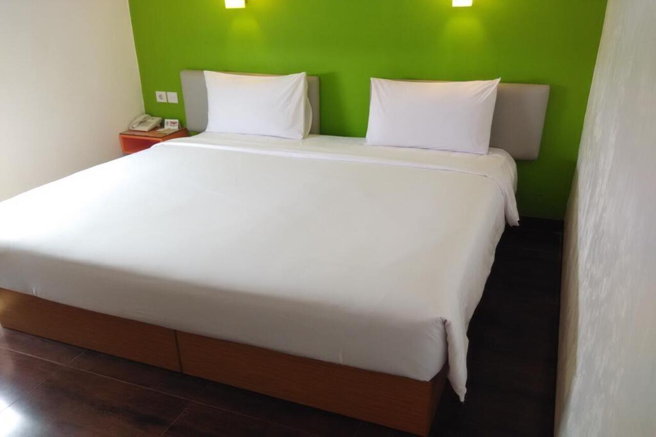 Amaris Hotel Ponorogo Extérieur photo