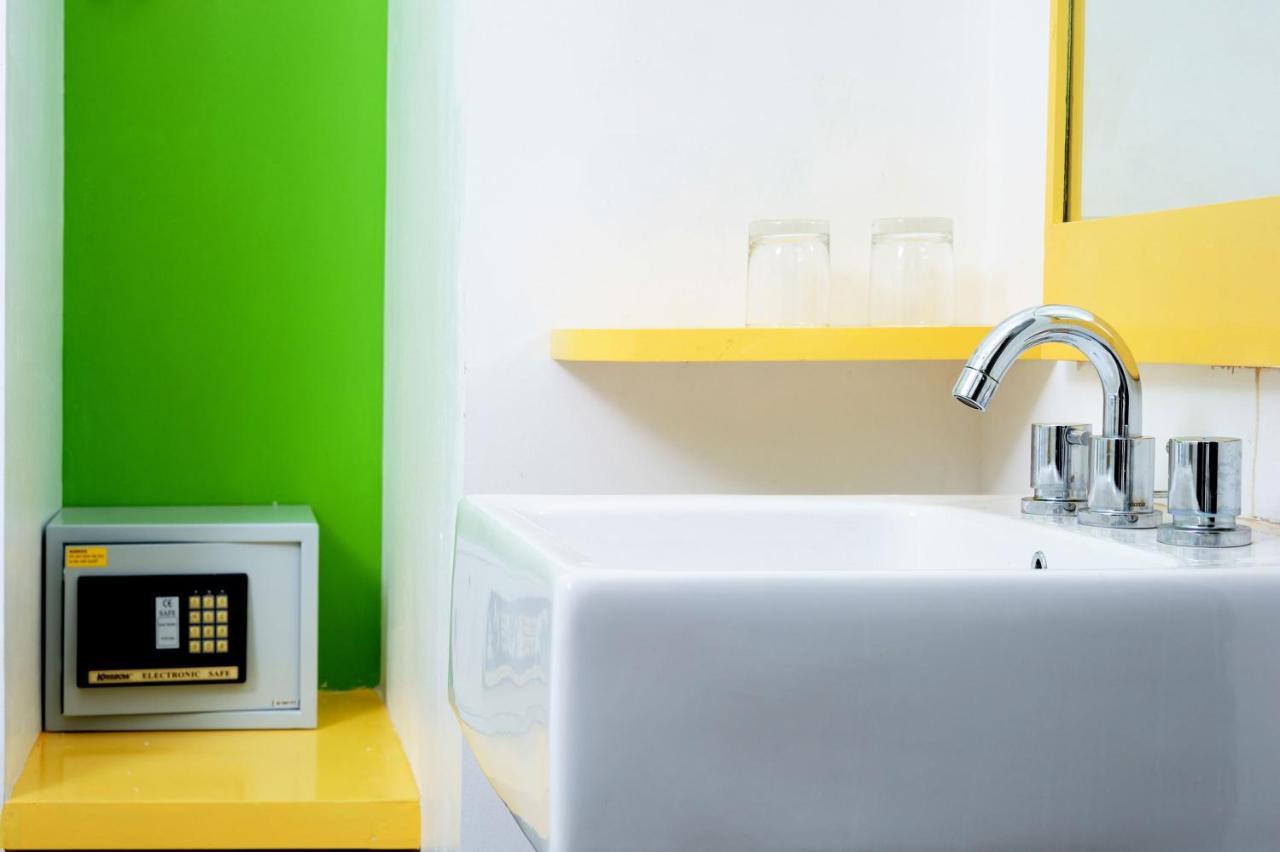 Amaris Hotel Ponorogo Chambre photo