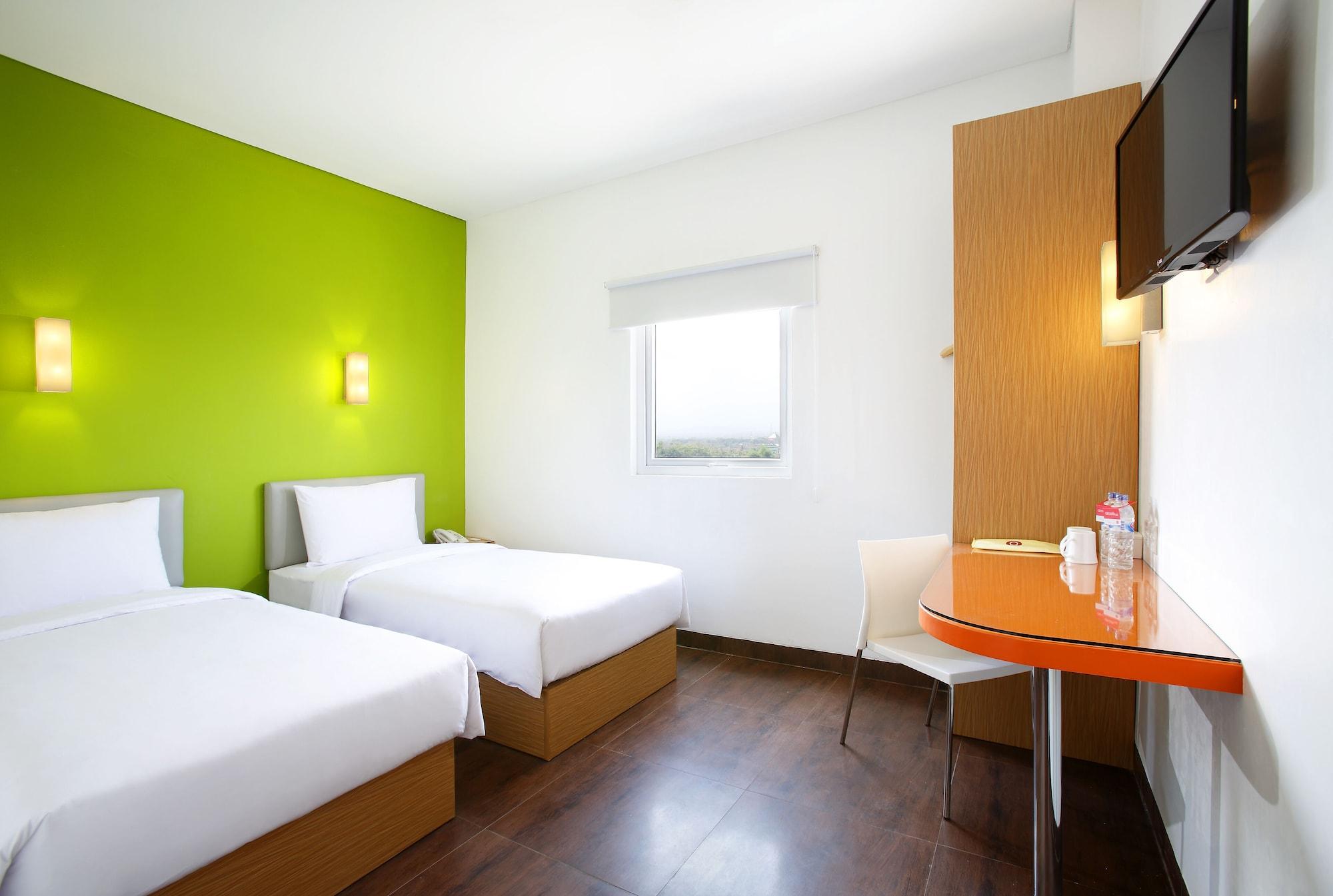 Amaris Hotel Ponorogo Extérieur photo