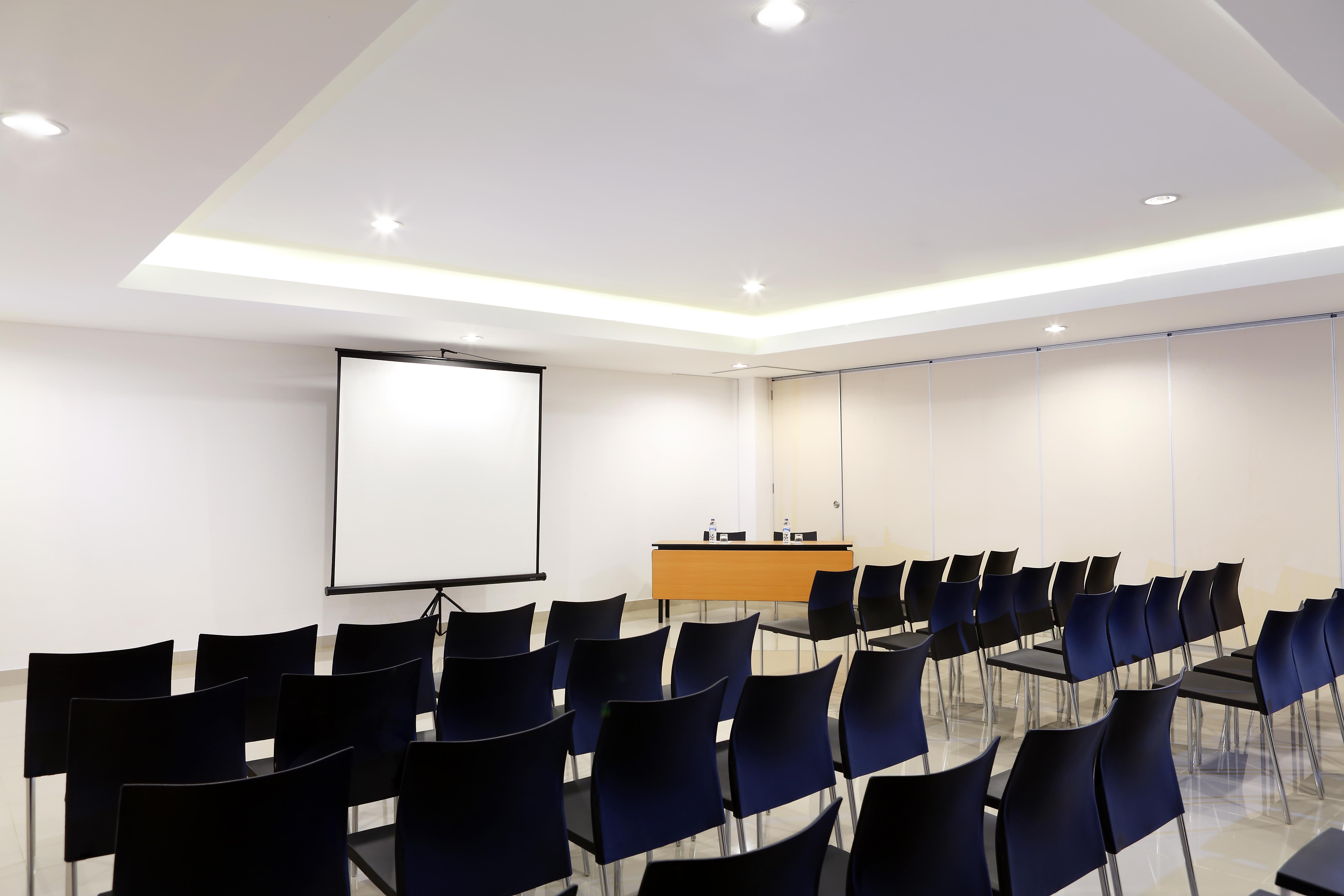 Amaris Hotel Ponorogo Extérieur photo