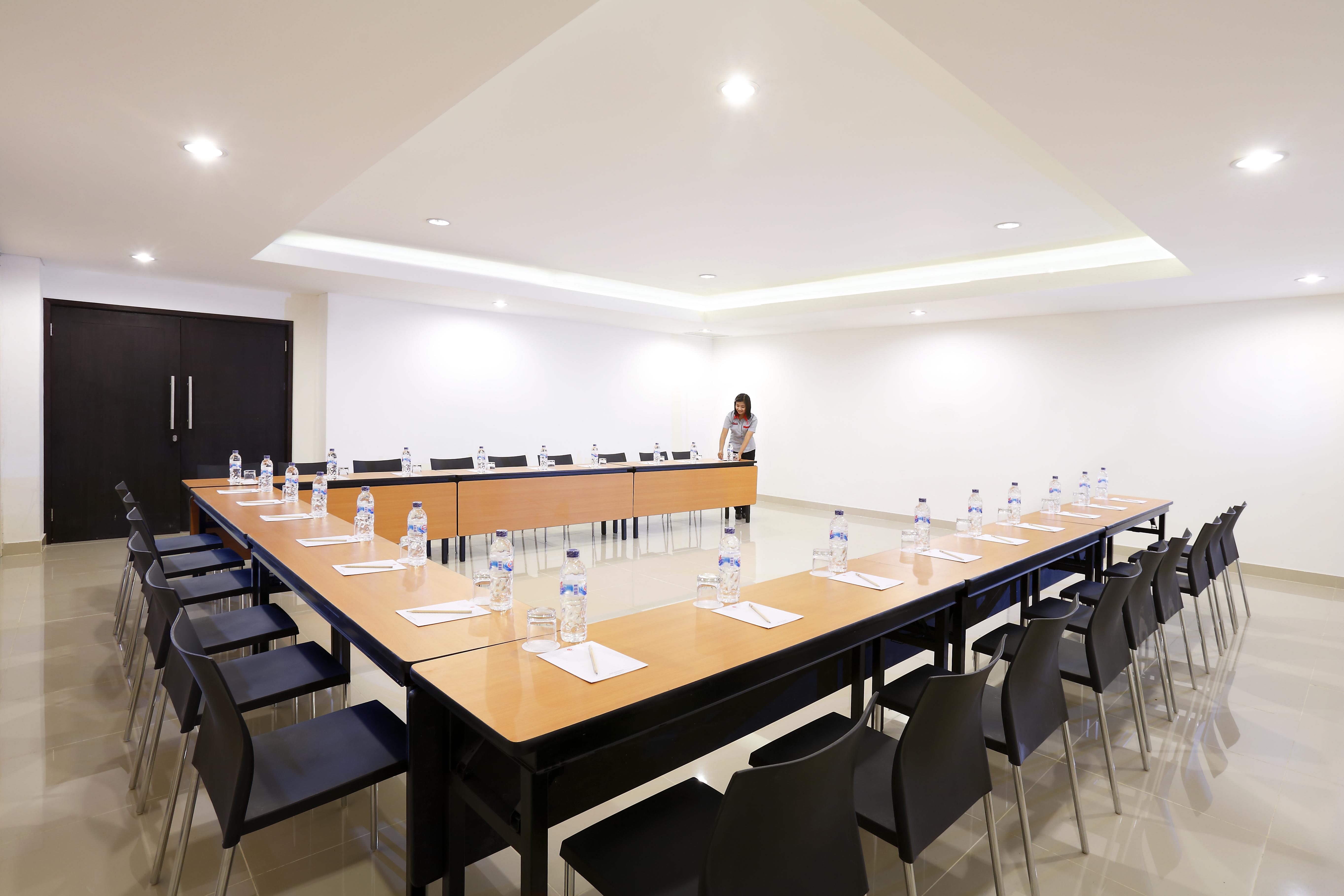 Amaris Hotel Ponorogo Extérieur photo